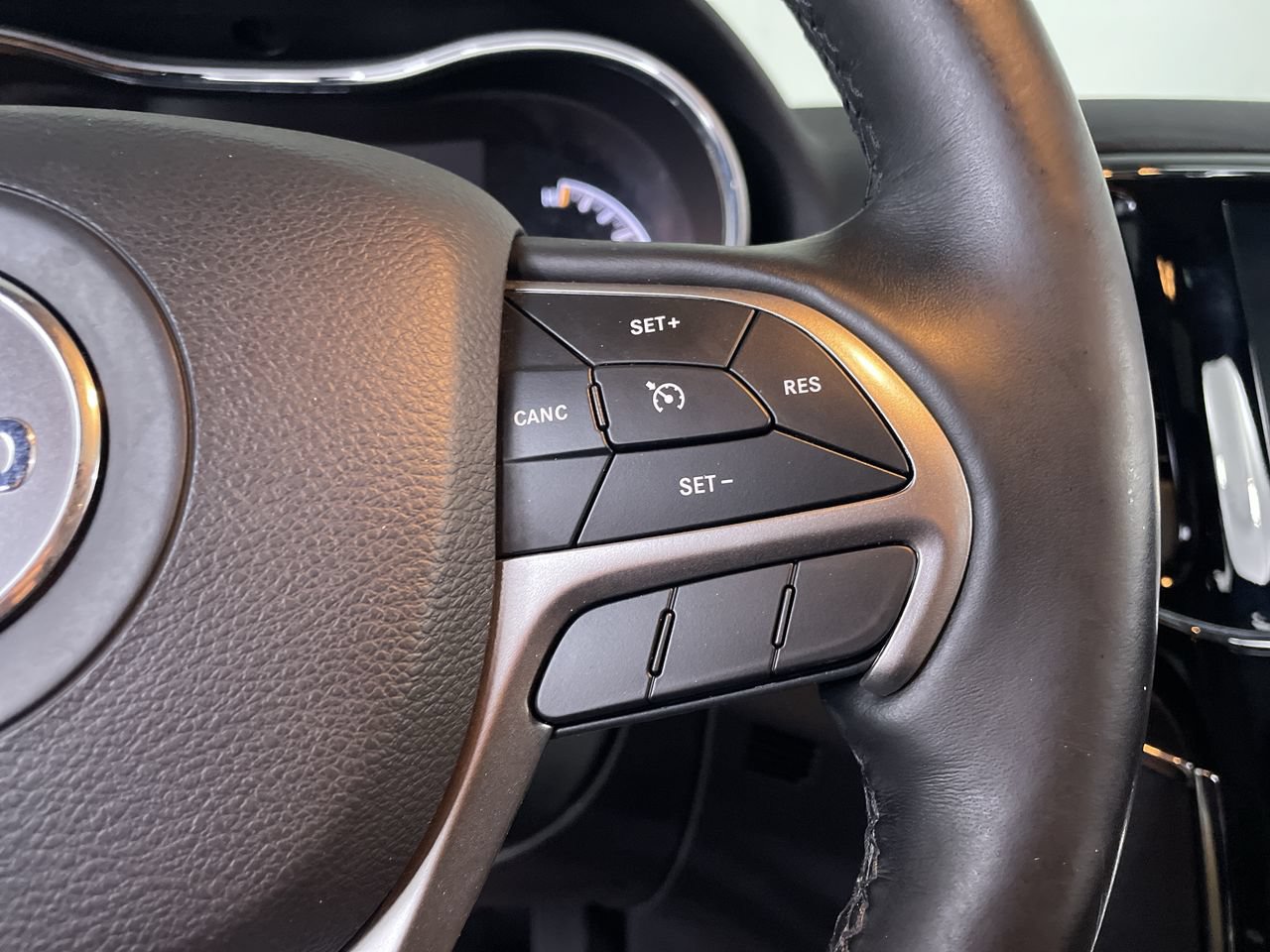 Used 2020 Jeep Grand Cherokee Limited AWD/4WD image 28