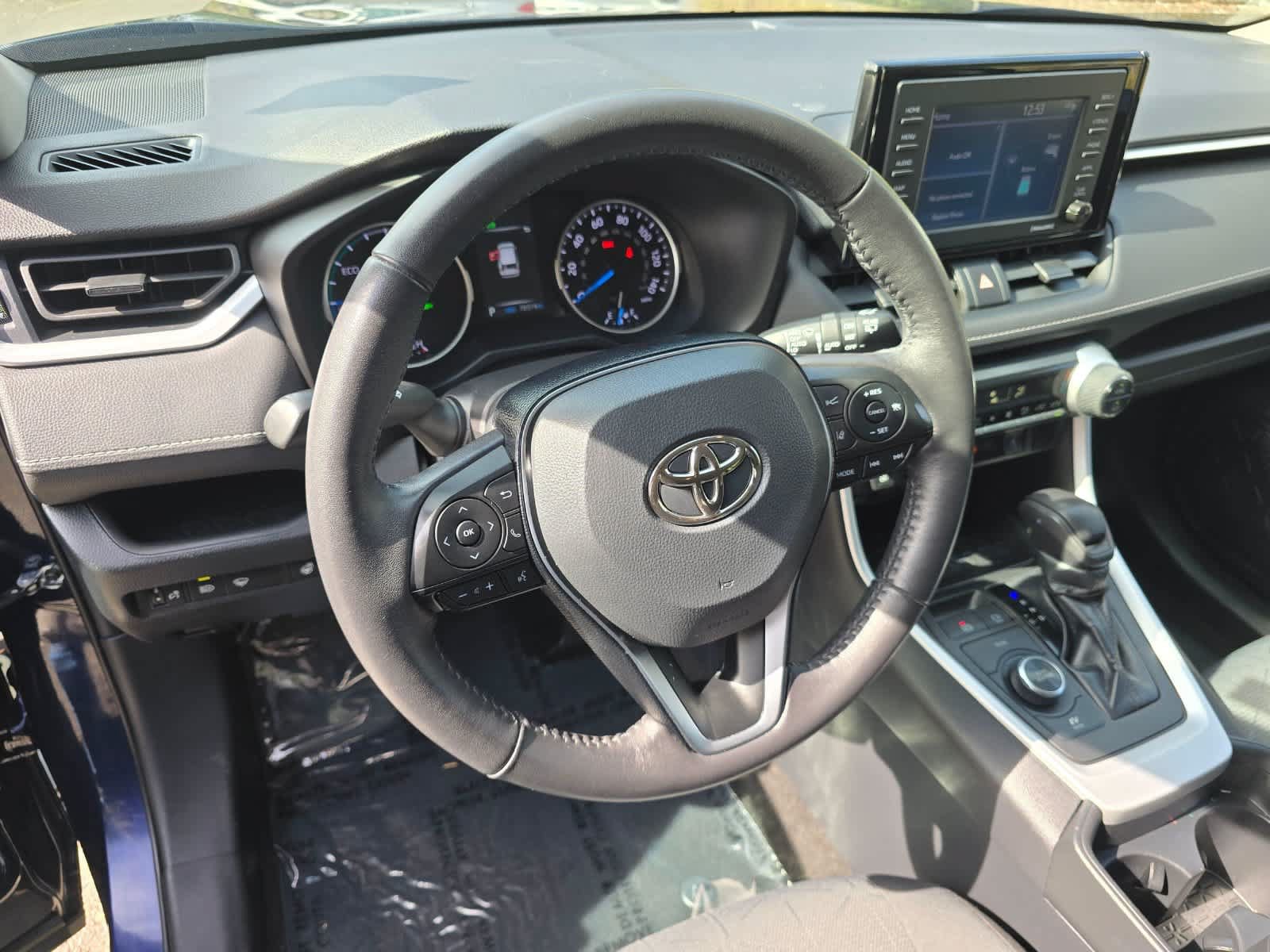 Used 2021 Toyota RAV4 XLE w/ Convenience Package AWD/4WD image 2