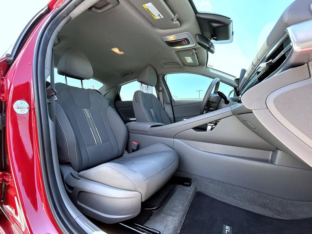 Used 2023 Hyundai Elantra SEL w/ Convenience Package FWD image 16