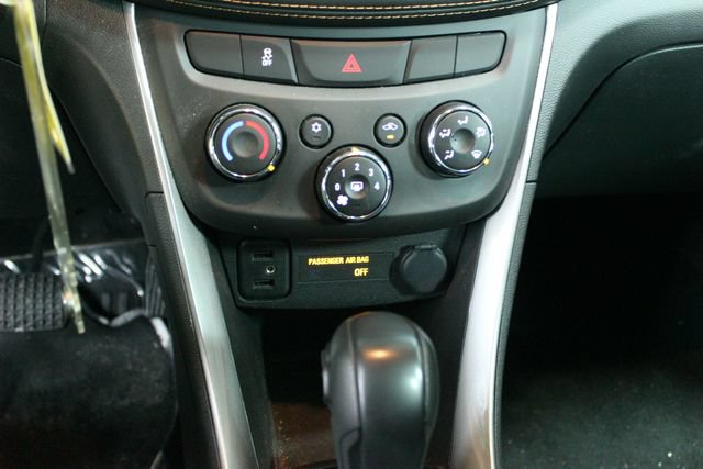 Used 2020 Chevrolet Trax LS FWD image 17