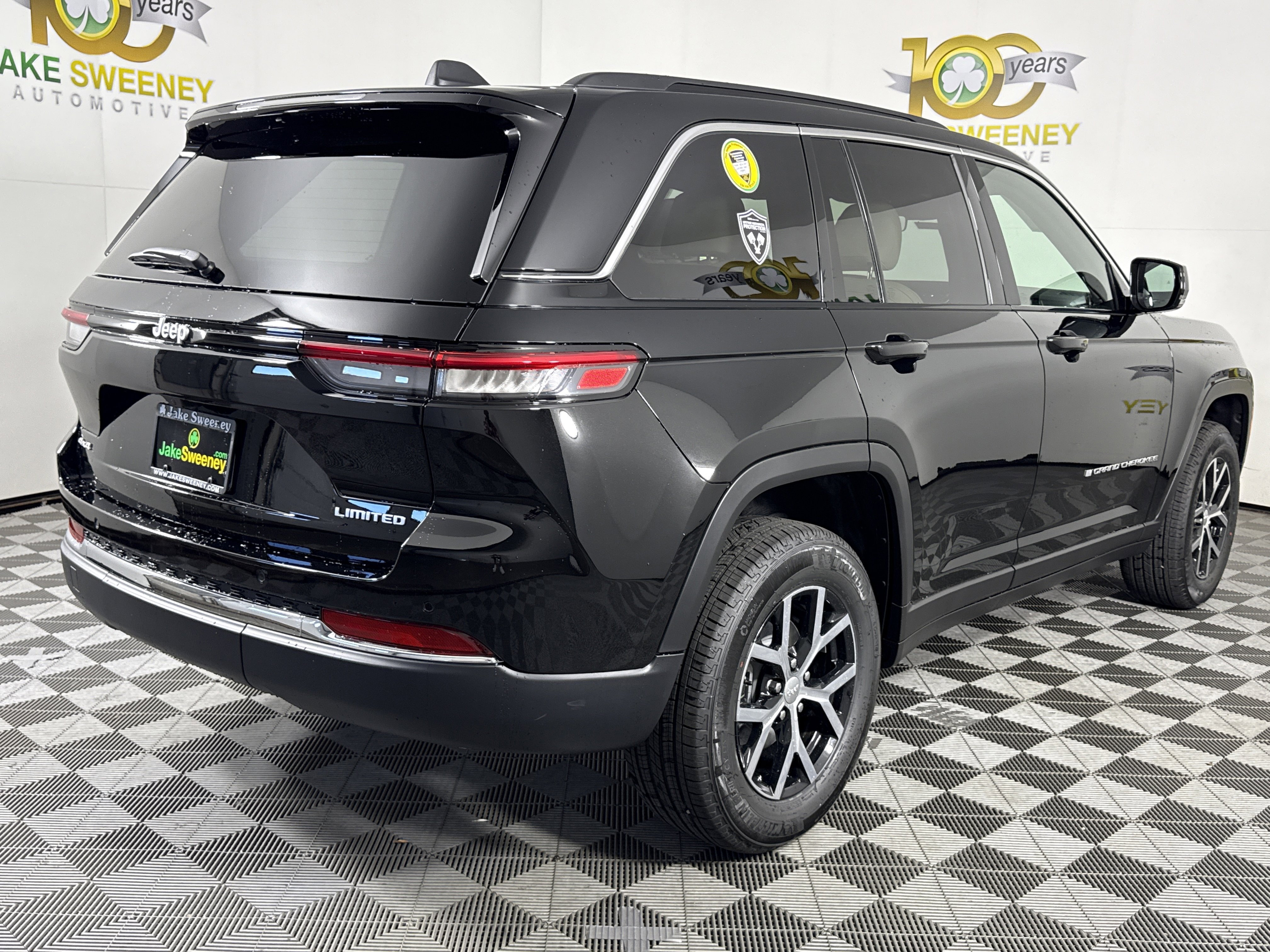 New 2025 Jeep Grand Cherokee Limited w/ Trailer Tow Package image 7