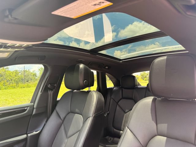 Used 2024 Porsche Macan Turbo AWD/4WD image 7