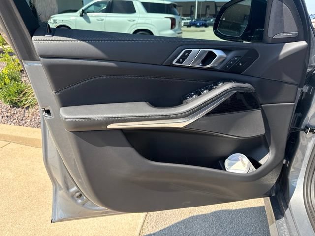Certified 2025 BMW X5 xDrive40i w/ M Sport Package AWD/4WD image 12