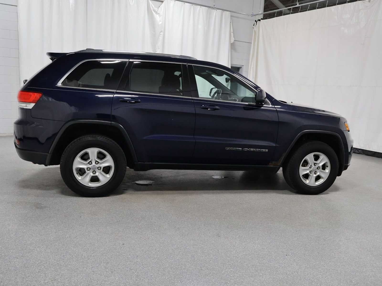 Used 2017 Jeep Grand Cherokee Laredo w/ Quick Order Package 23E AWD/4WD image 10