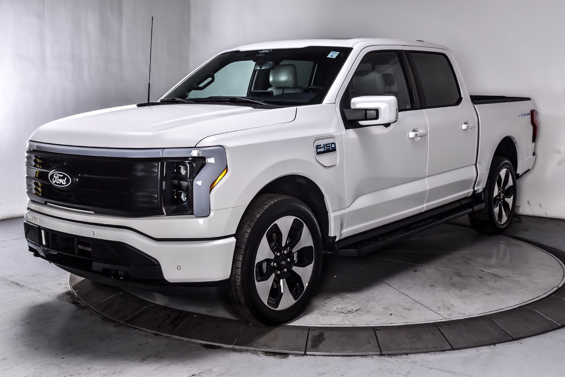 Used 2024 Ford F150 Lightning Platinum AWD/4WD image 3