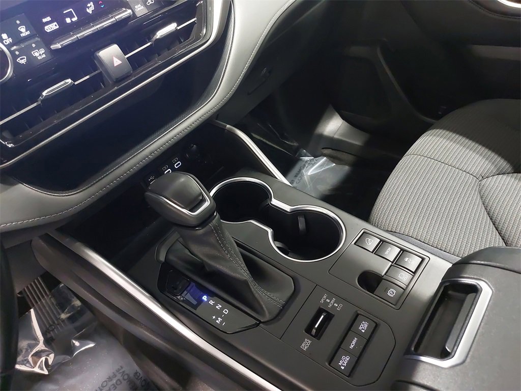 Used 2023 Toyota Highlander LE image 26