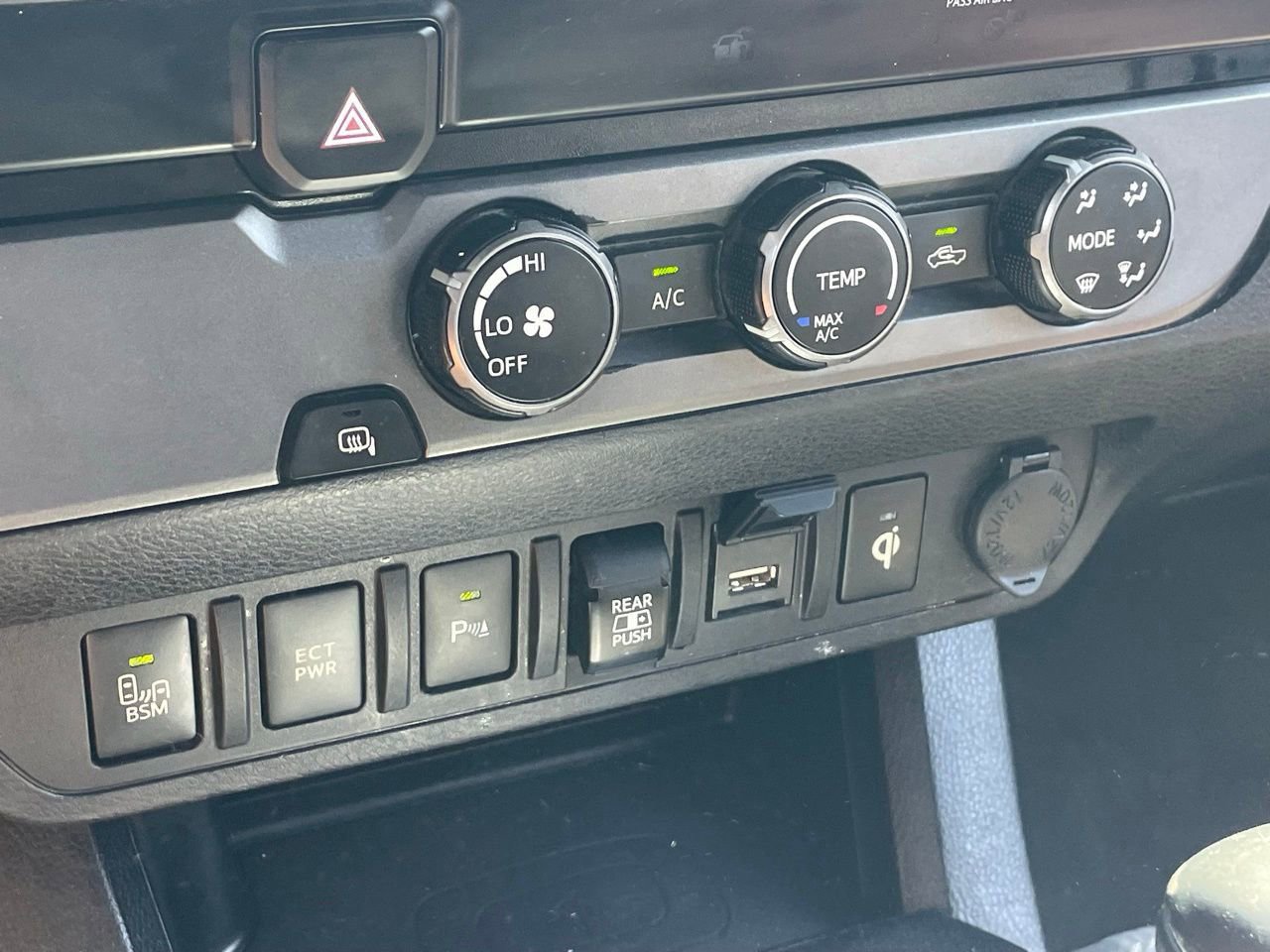 Used 2020 Toyota Tacoma TRD Off-Road w/ Technology Package image 6