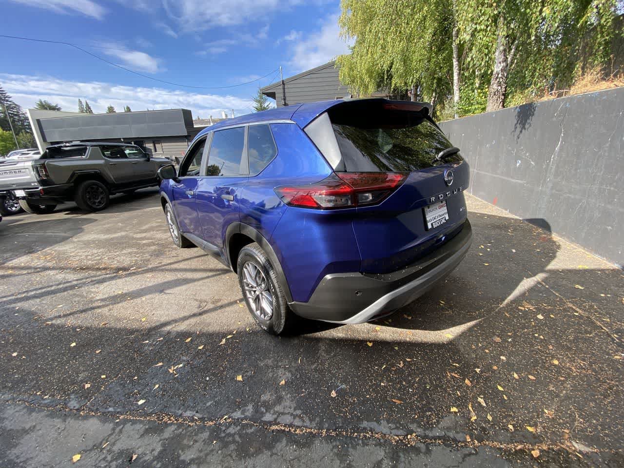Used 2023 Nissan Rogue S AWD/4WD image 4