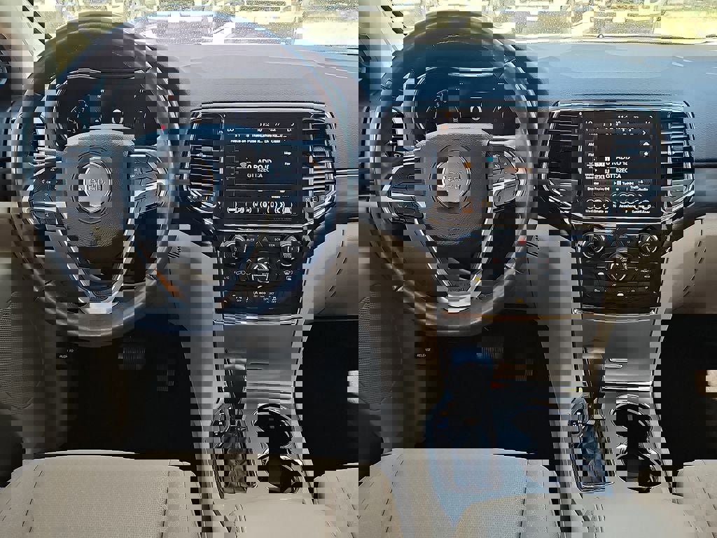 Used 2022 Jeep Grand Cherokee Laredo E image 19