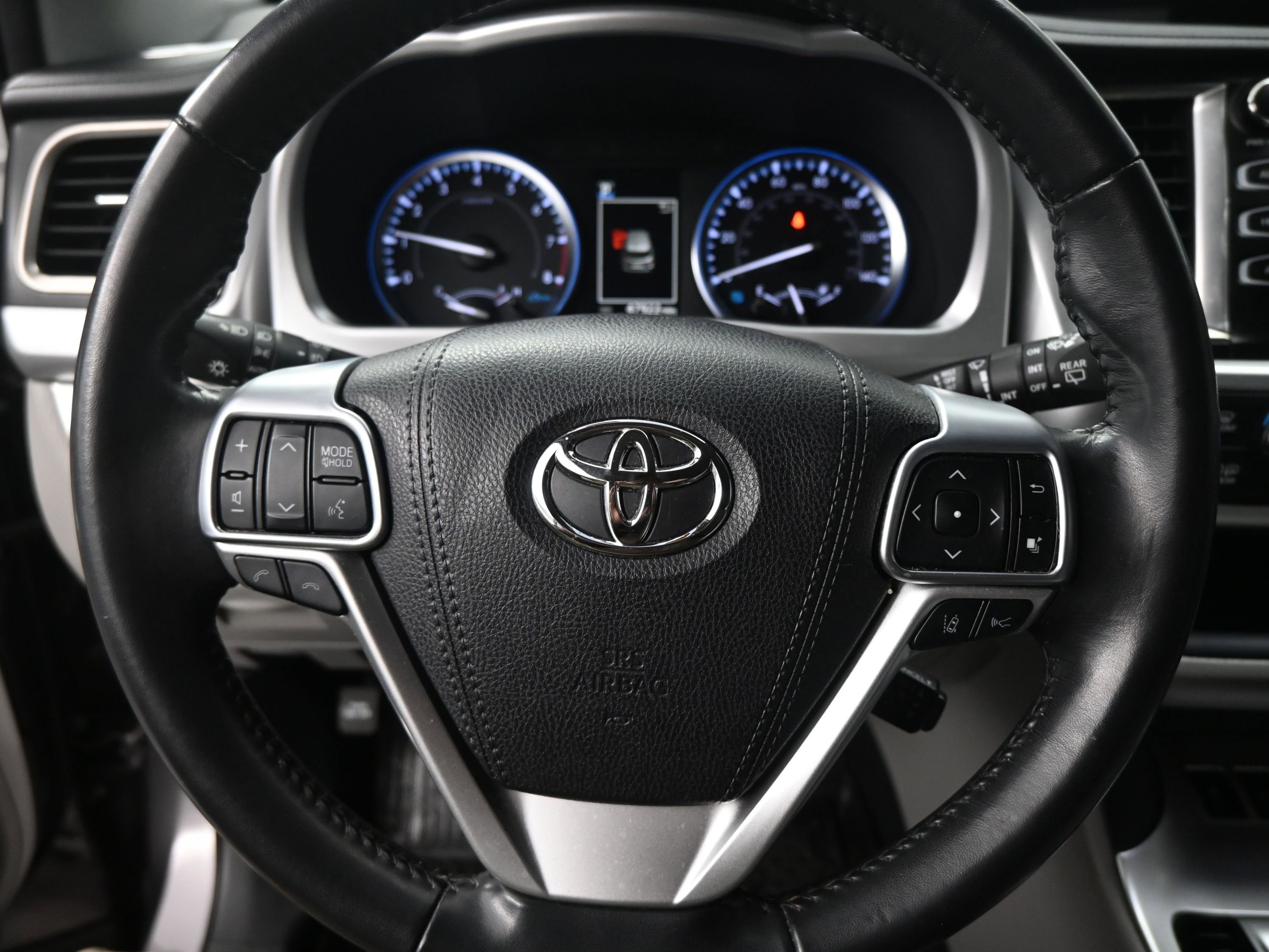 Used 2019 Toyota Highlander XLE image 11