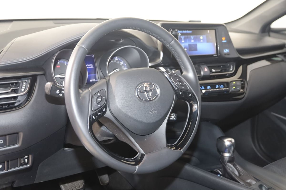 Used 2018 Toyota C-HR XLE FWD image 6