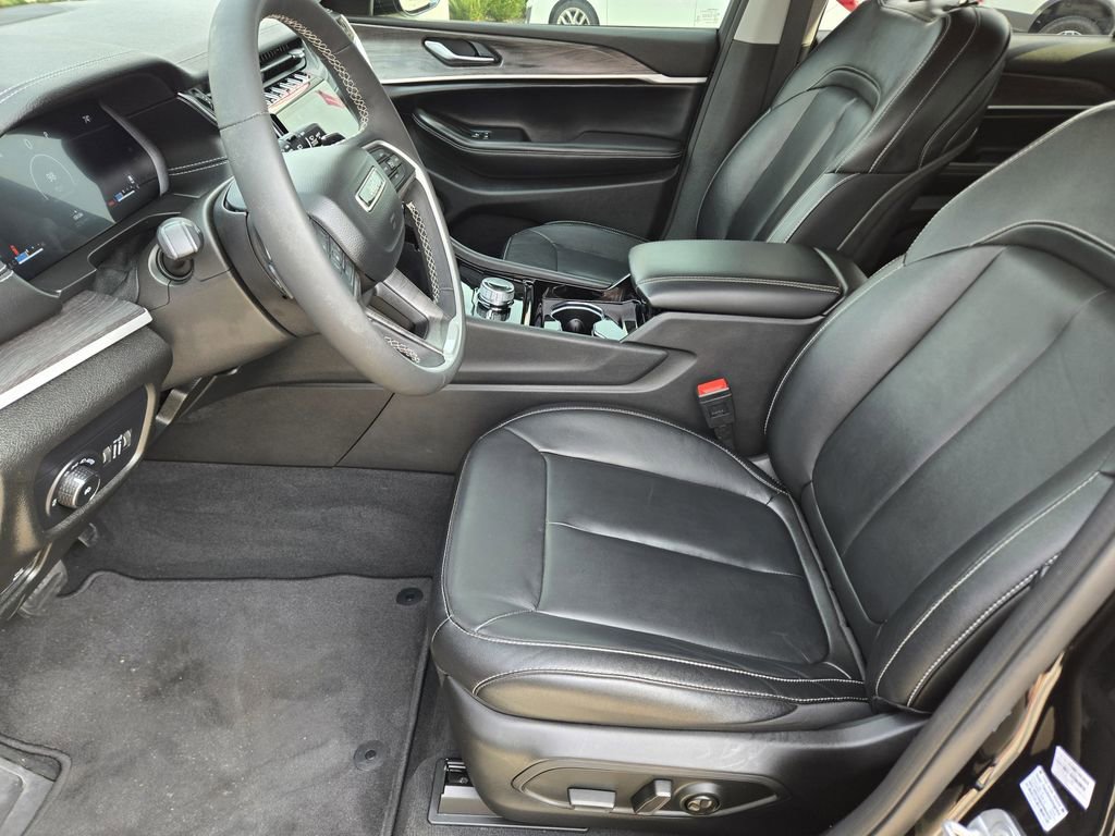 Used 2023 Jeep Grand Cherokee L Limited image 17