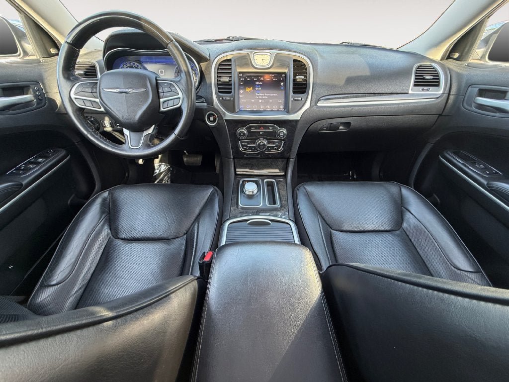 Used 2020 Chrysler 300 Limited RWD image 12