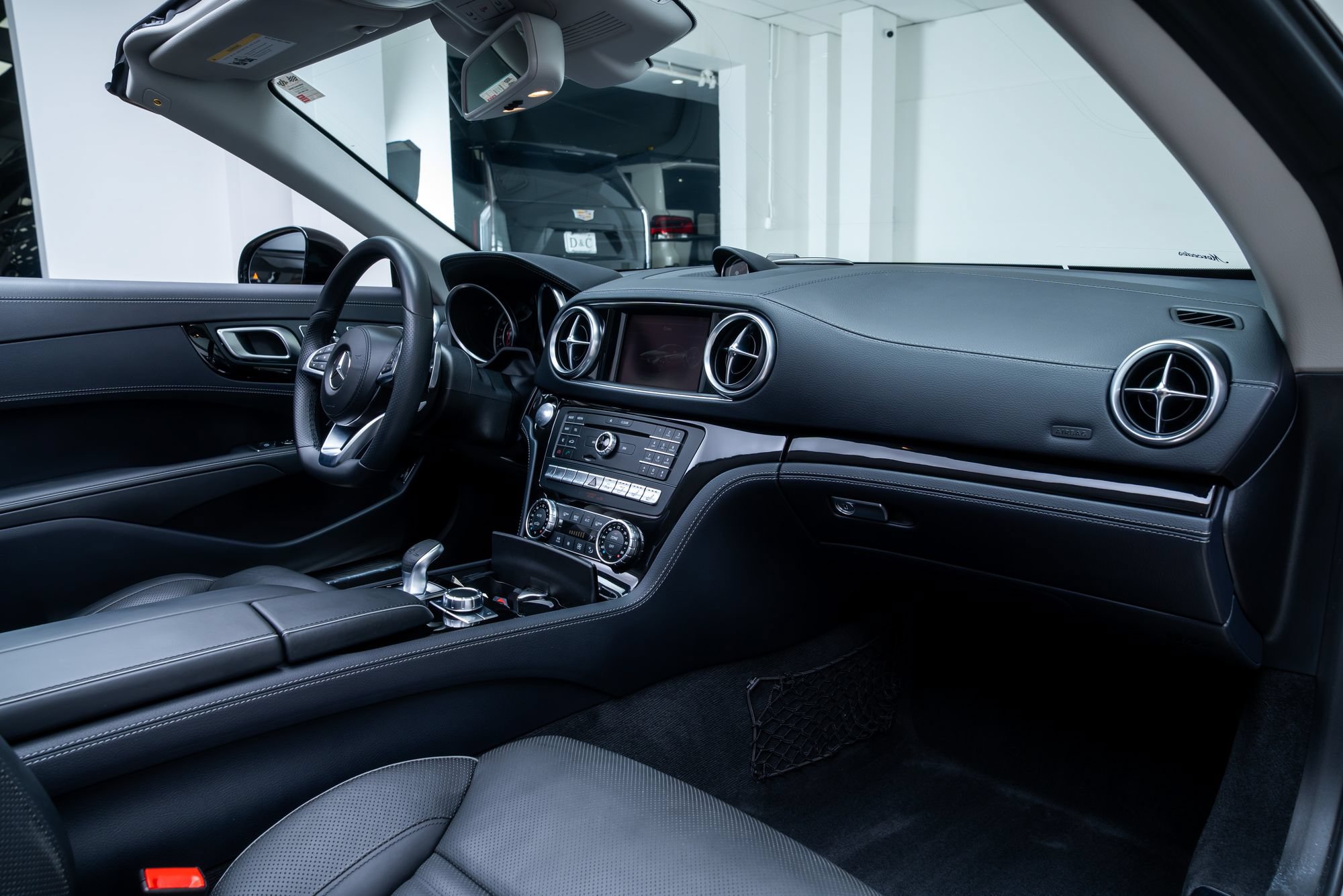 Used 2019 Mercedes-Benz SL 550 image 21