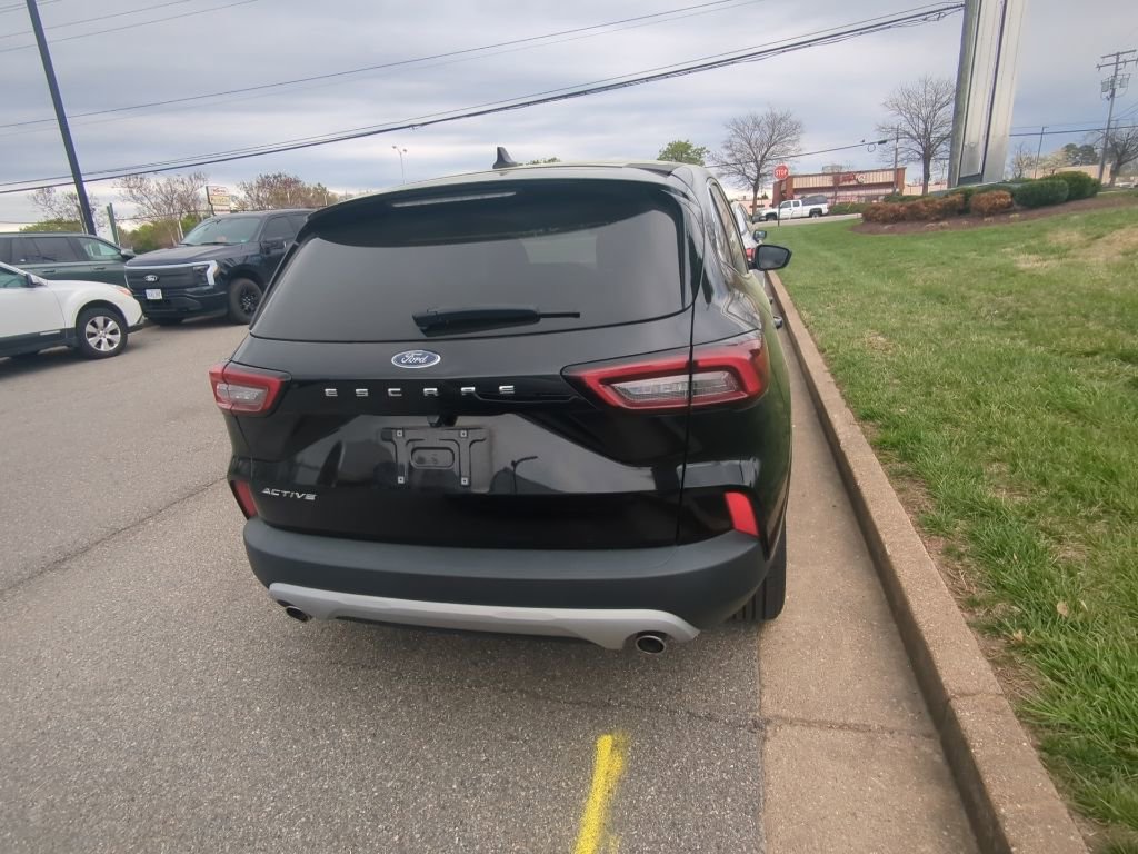 Used 2023 Ford Escape Active w/ Cold Weather Package image 4