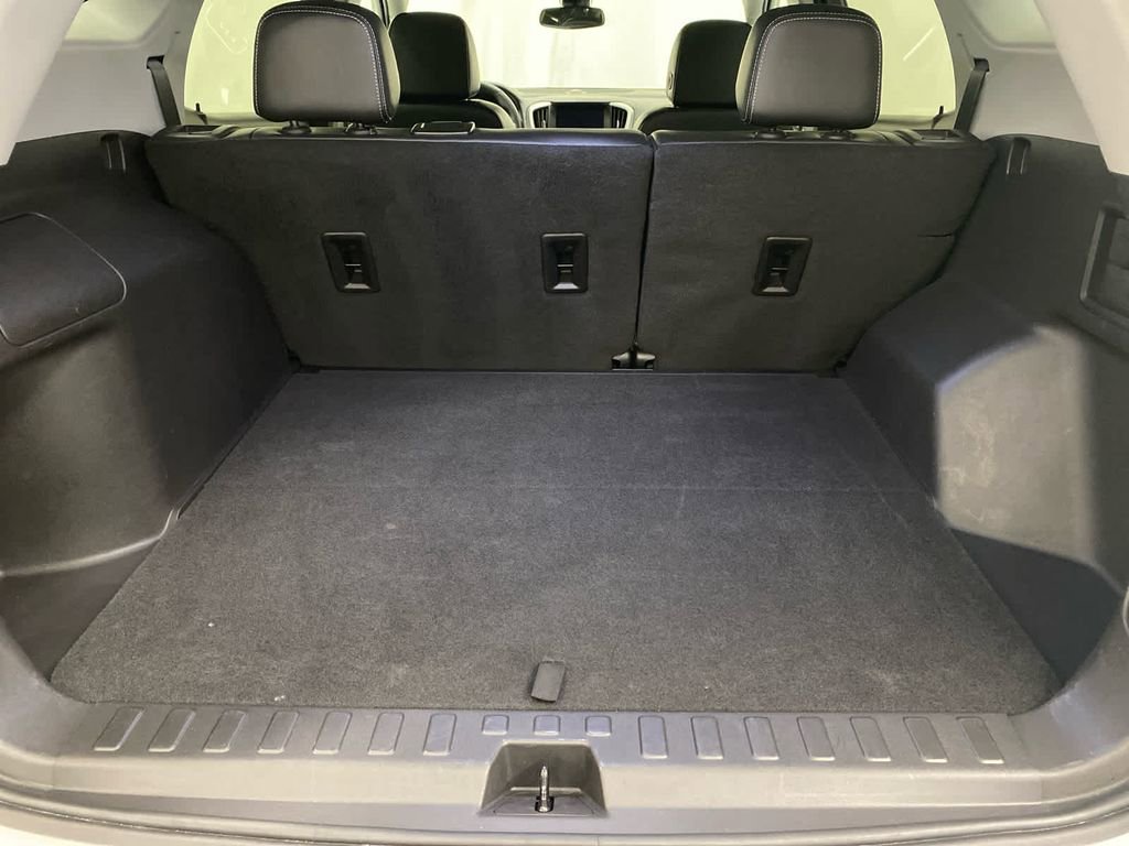 Used 2024 GMC Terrain SLT image 8