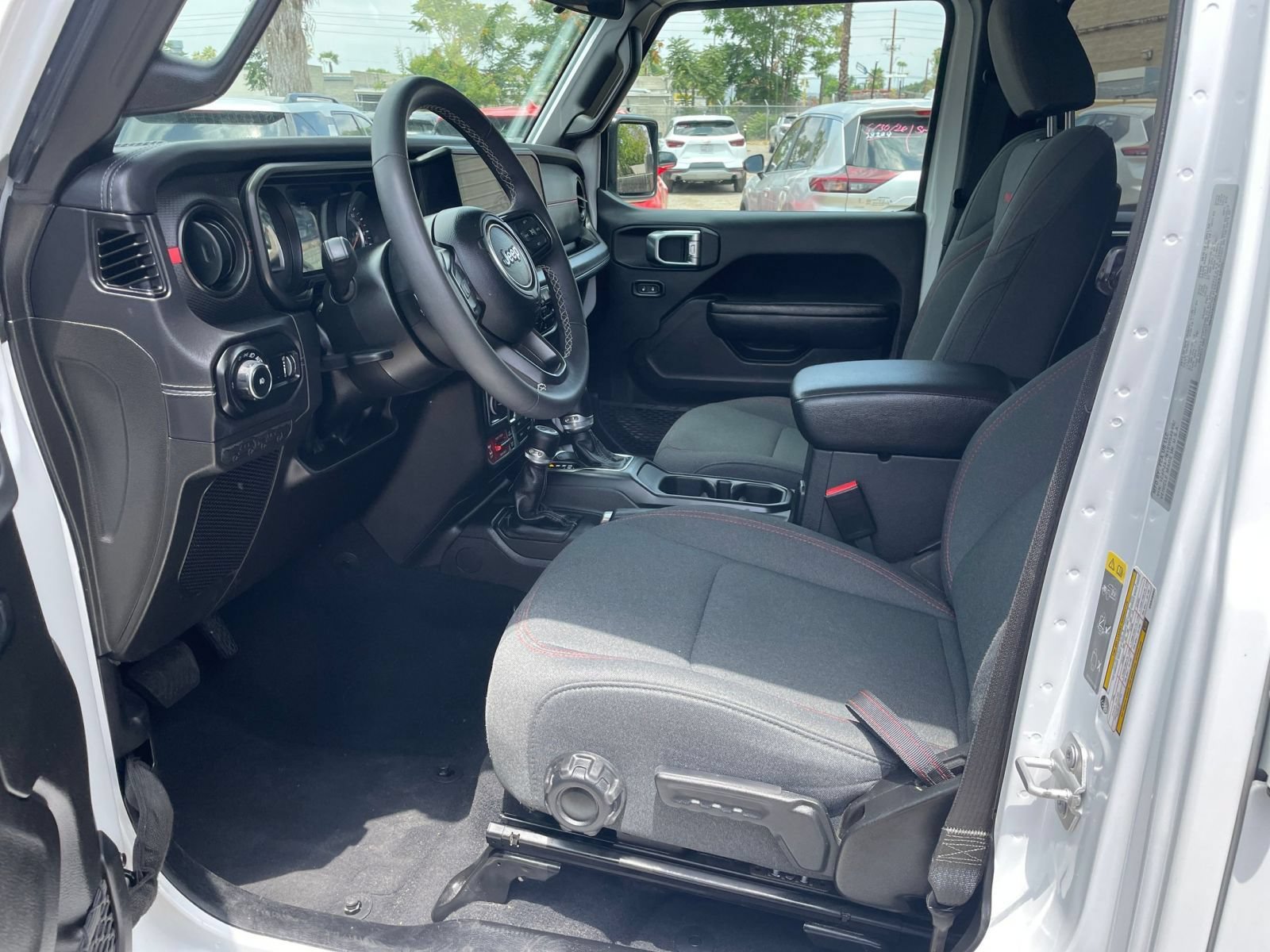 Used 2025 Jeep Wrangler Unlimited Rubicon AWD/4WD image 21
