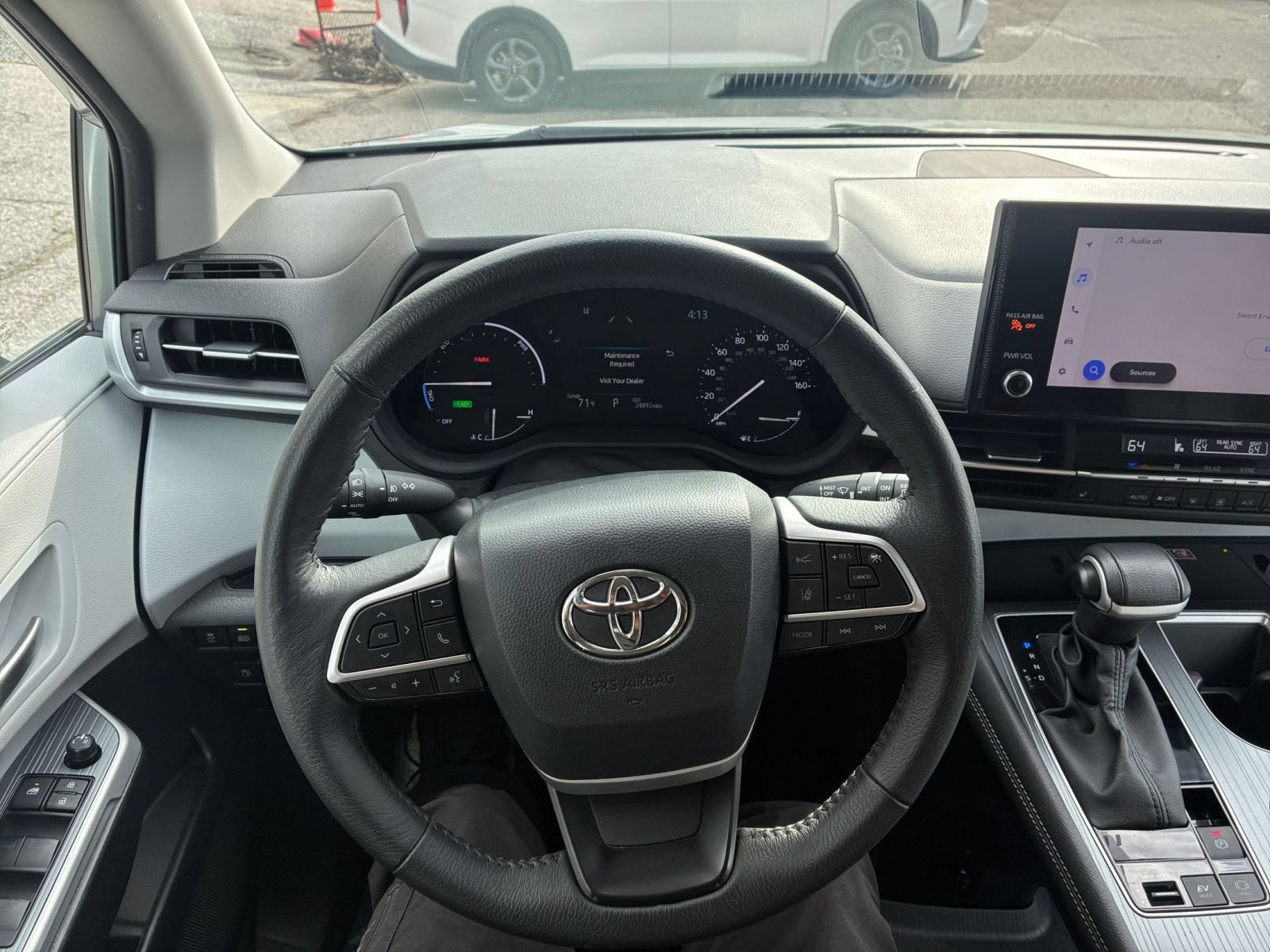 Used 2025 Toyota Sienna XLE FWD image 30