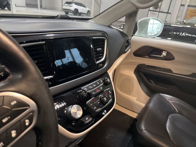 Used 2018 Chrysler Pacifica Touring-L Plus w/ Advanced Safetytec Group image 12