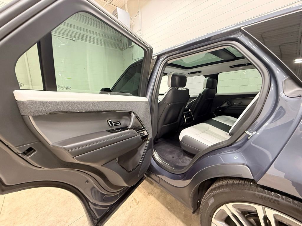 Used 2025 Land Rover Range Rover Sport Dynamic SE AWD/4WD image 34