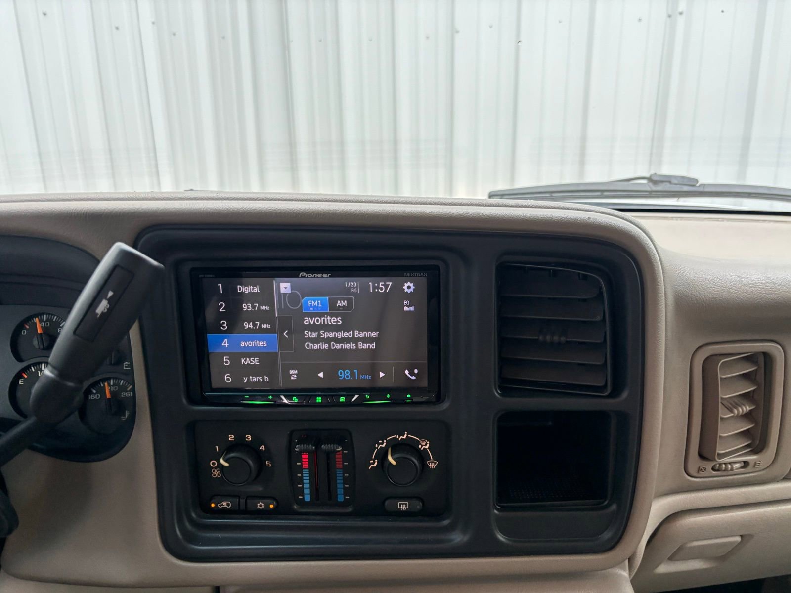 Used 2005 Chevrolet Avalanche Z71 w/ Preferred Equipment Group image 24