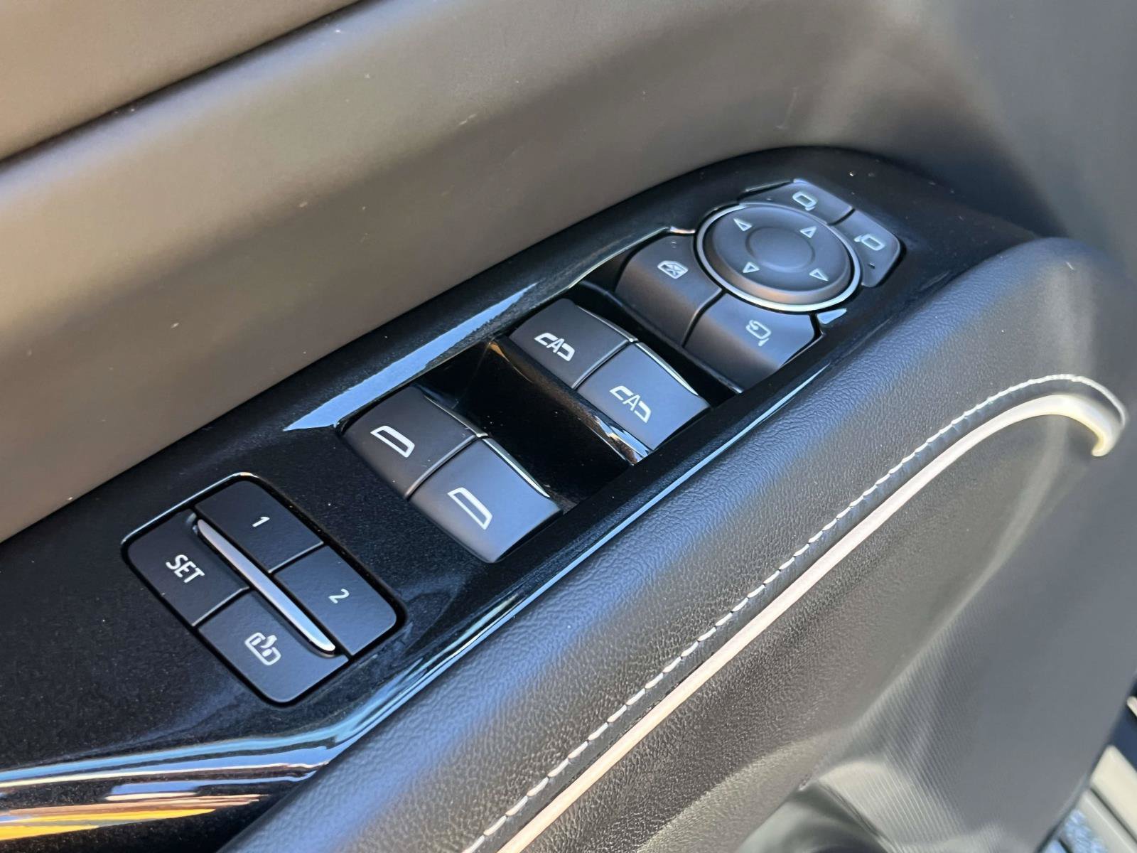 Used 2023 Cadillac Escalade ESV Sport Platinum w/ LPO, ONYX Package AWD/4WD image 18