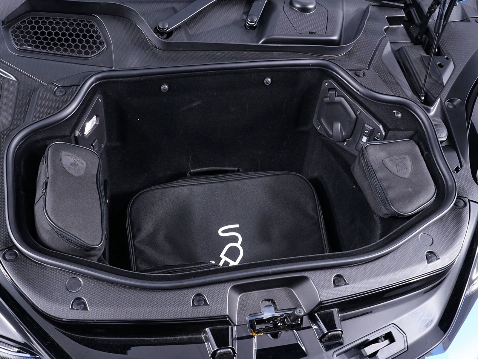 Used 2024 Lamborghini Revuelto image 18