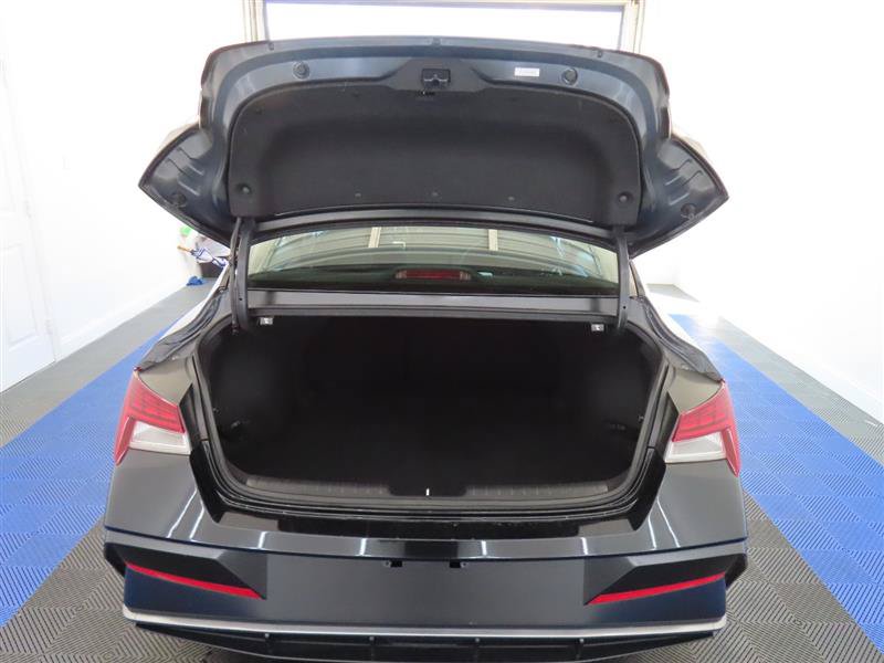 Used 2024 Hyundai Elantra SEL w/ Convenience Package FWD image 12