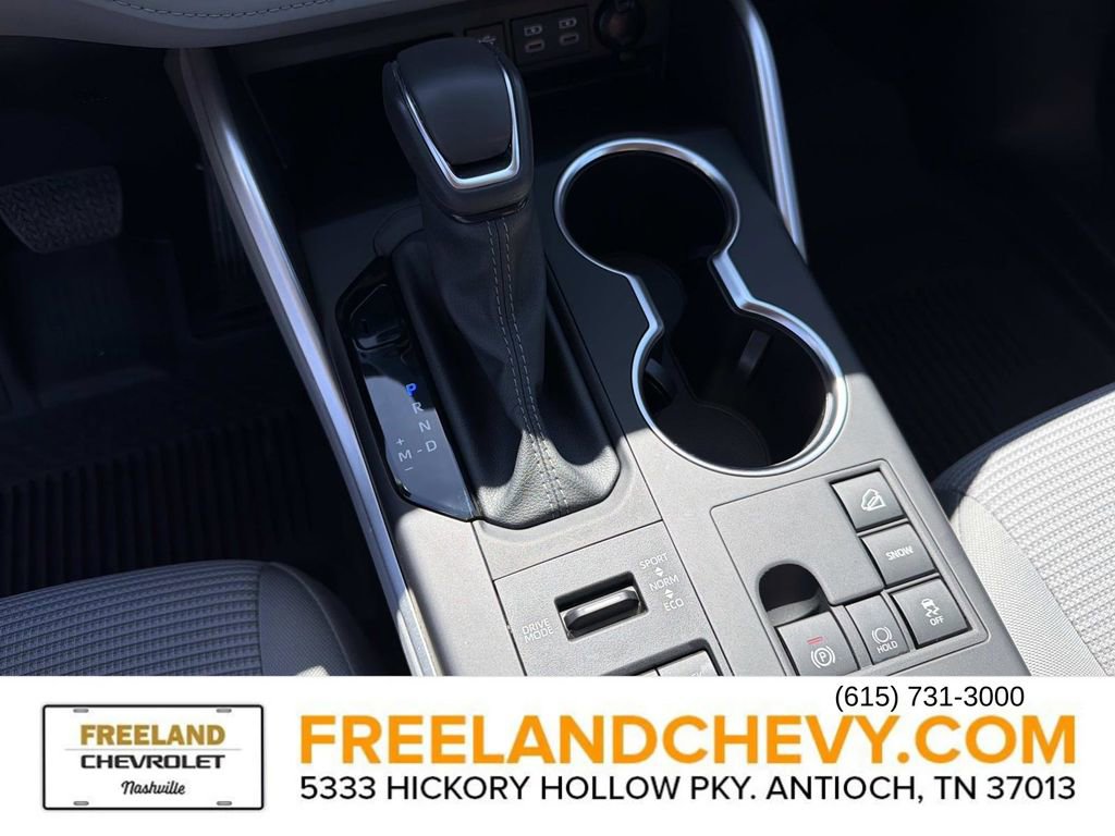 Used 2024 Toyota Highlander LE AWD/4WD image 33