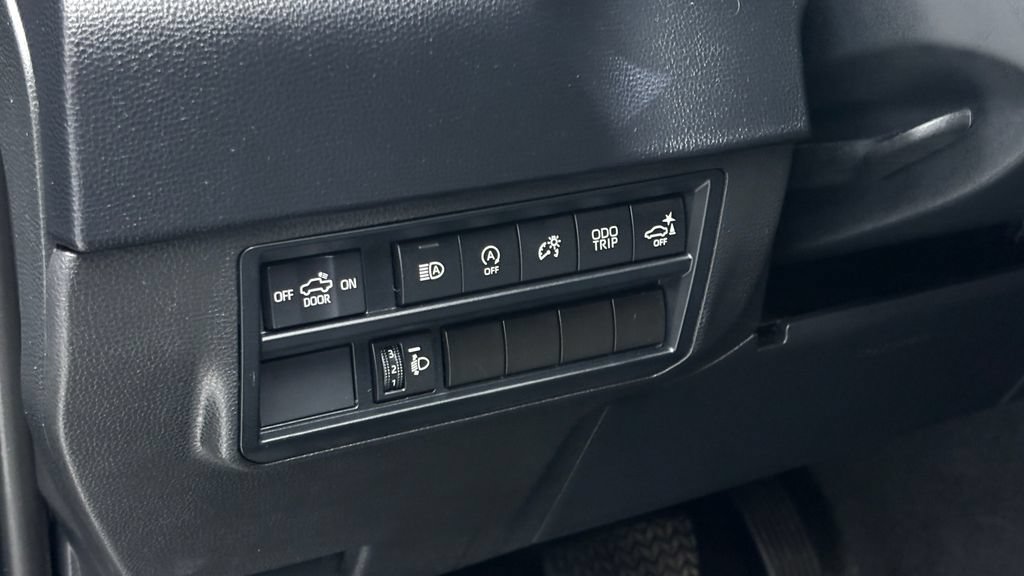 Used 2022 Toyota Tundra SR5 w/ SR5 Convenience Package AWD/4WD image 15