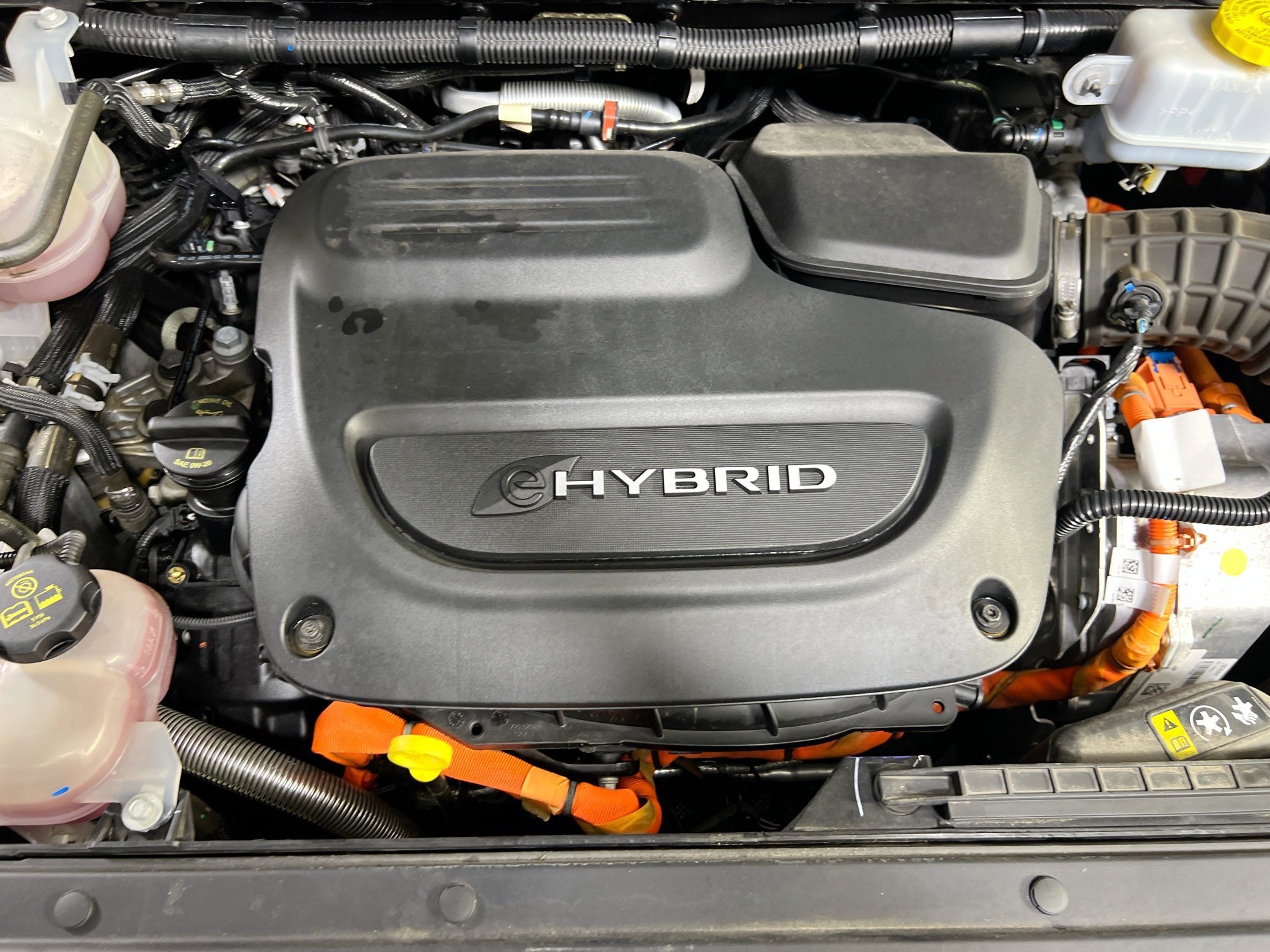 Used 2021 Chrysler Pacifica Limited w/ Uconnect Theater Family Group image 32