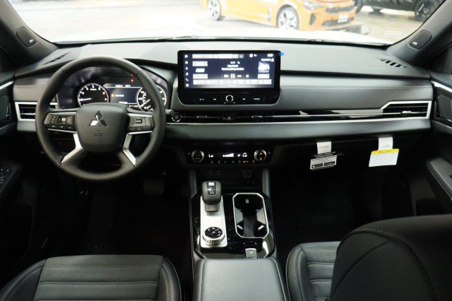 New 2026 Mitsubishi Outlander LE FWD image 19