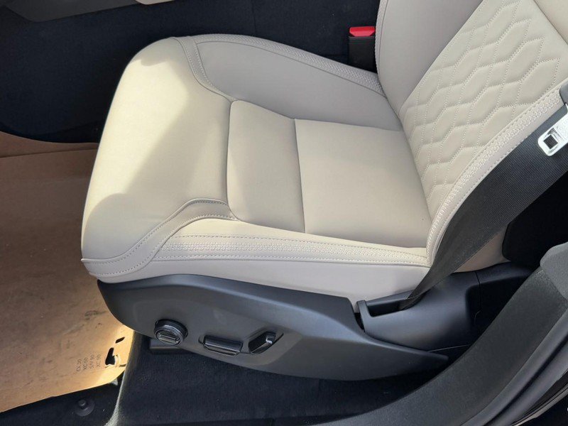 New 2026 Volvo XC90 T8 Plus w/ Protection Package Premier AWD/4WD image 15