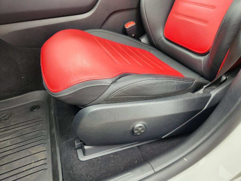 Used 2024 Mercedes-Benz GLC 300 4MATIC image 18