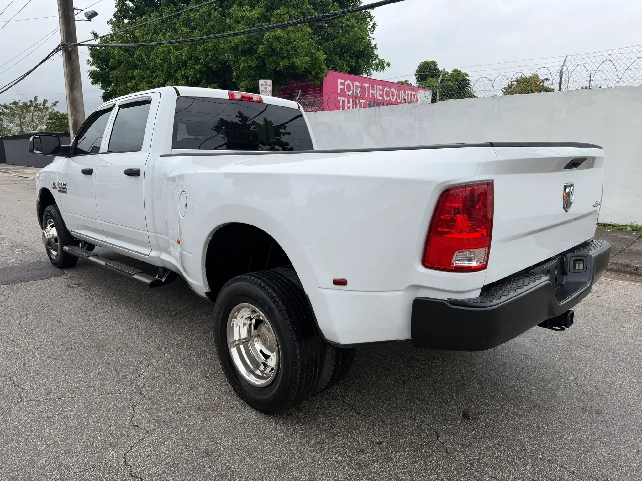Used 2018 RAM 3500 Tradesman w/ Popular Equipment Group AWD/4WD image 3