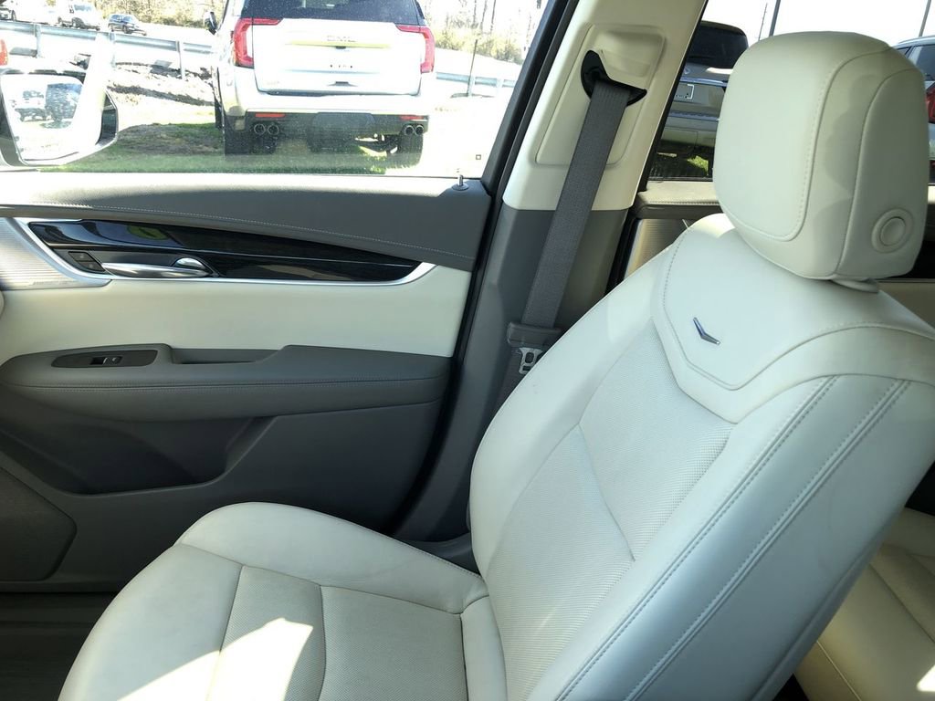 Used 2023 Cadillac XT6 Premium Luxury w/ Technology Package AWD/4WD image 25