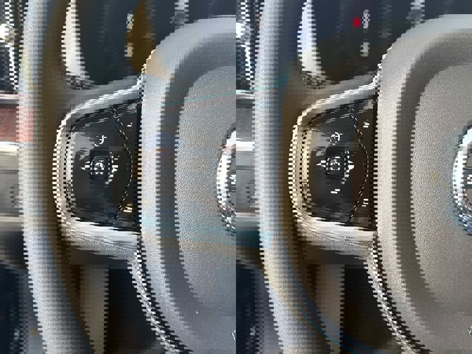 Certified 2023 Volvo XC60 B5 Plus w/ Climate Package image 29