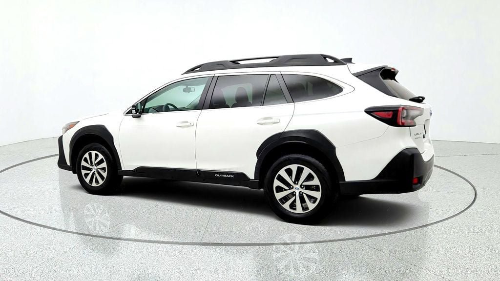 Used 2025 Subaru Outback Premium AWD/4WD image 7