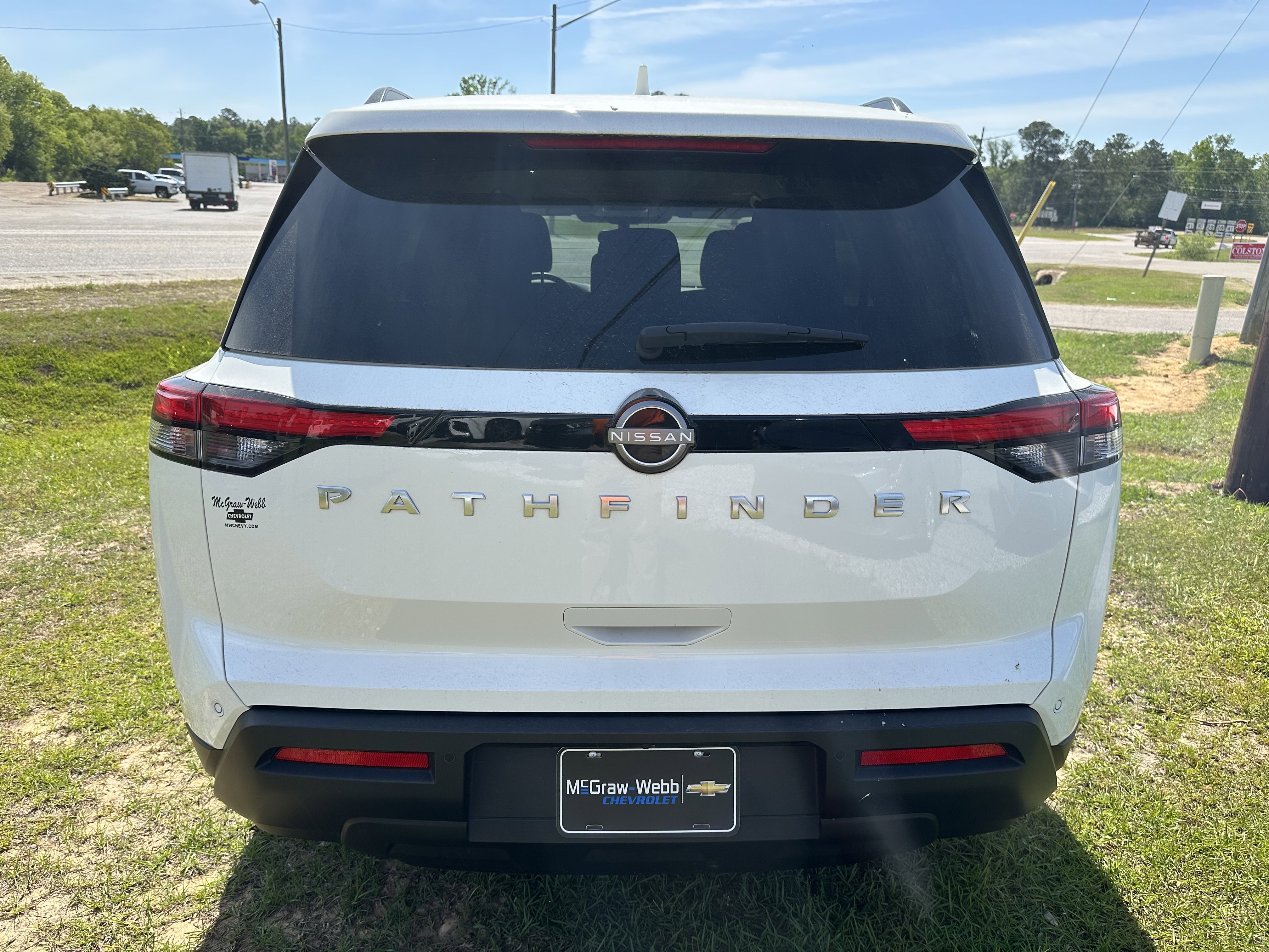 Used 2025 Nissan Pathfinder SV FWD image 6