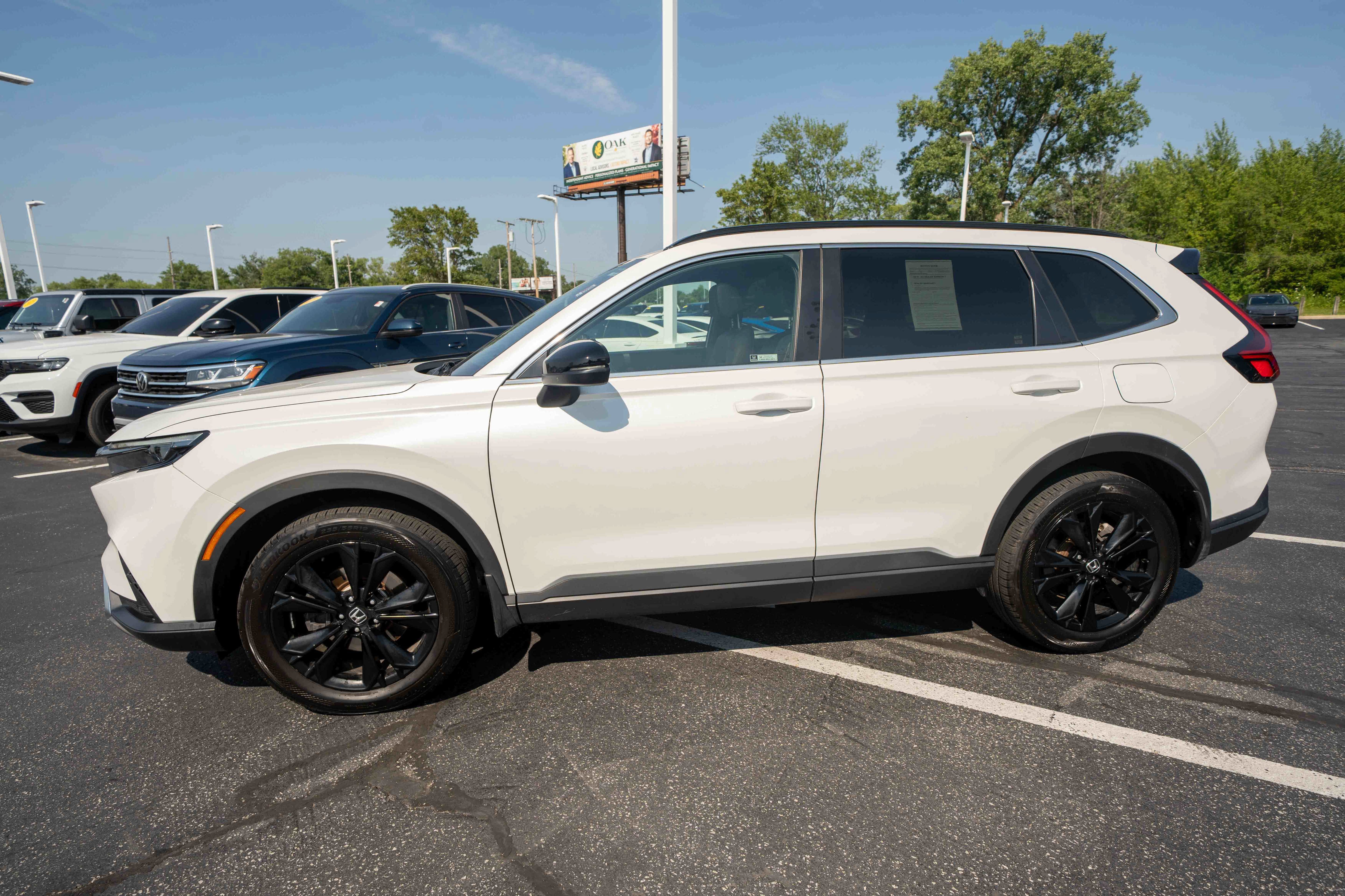 Used 2023 Honda CR-V Sport Touring image 3