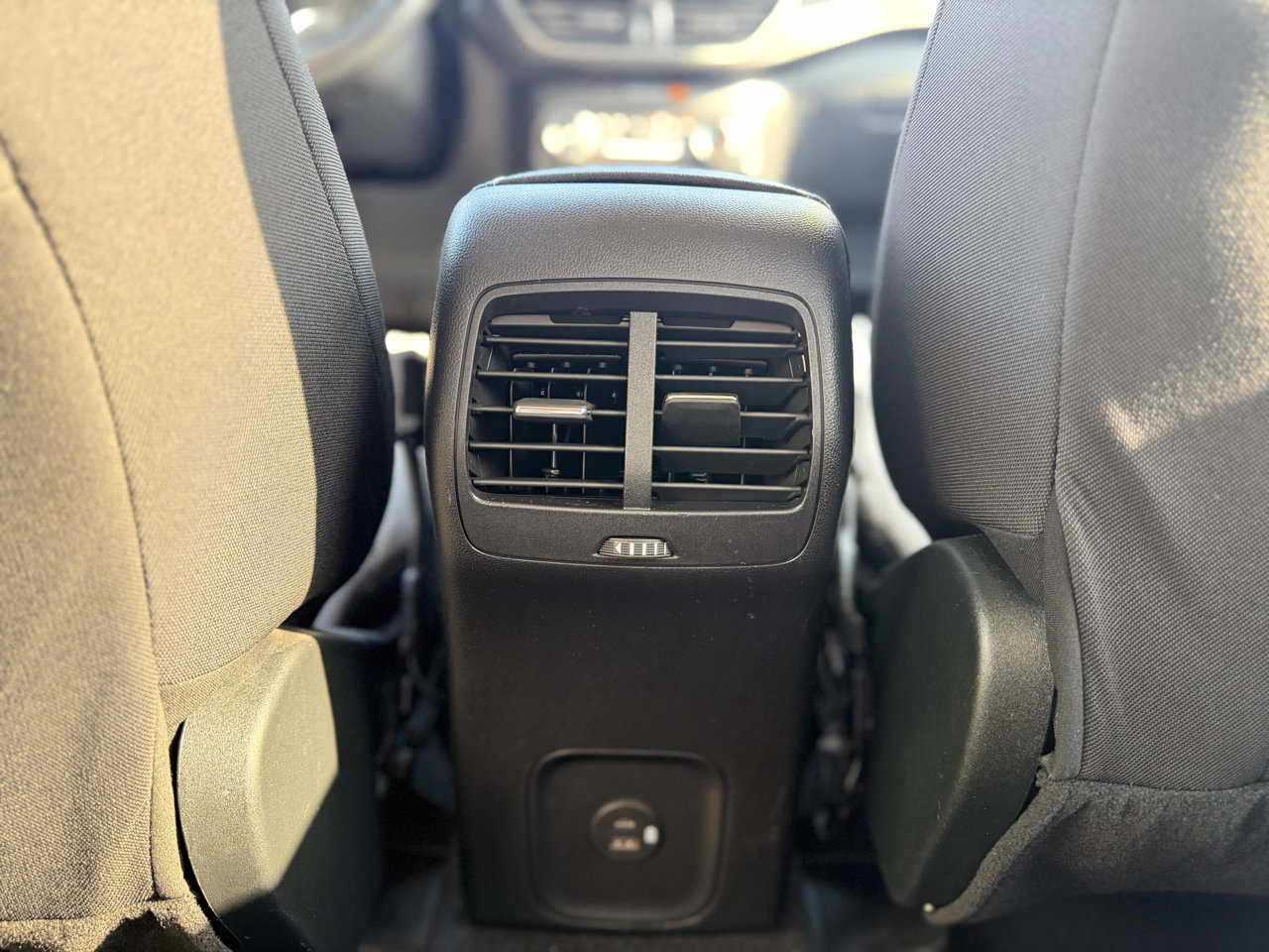 Used 2020 Ford Escape SE image 17