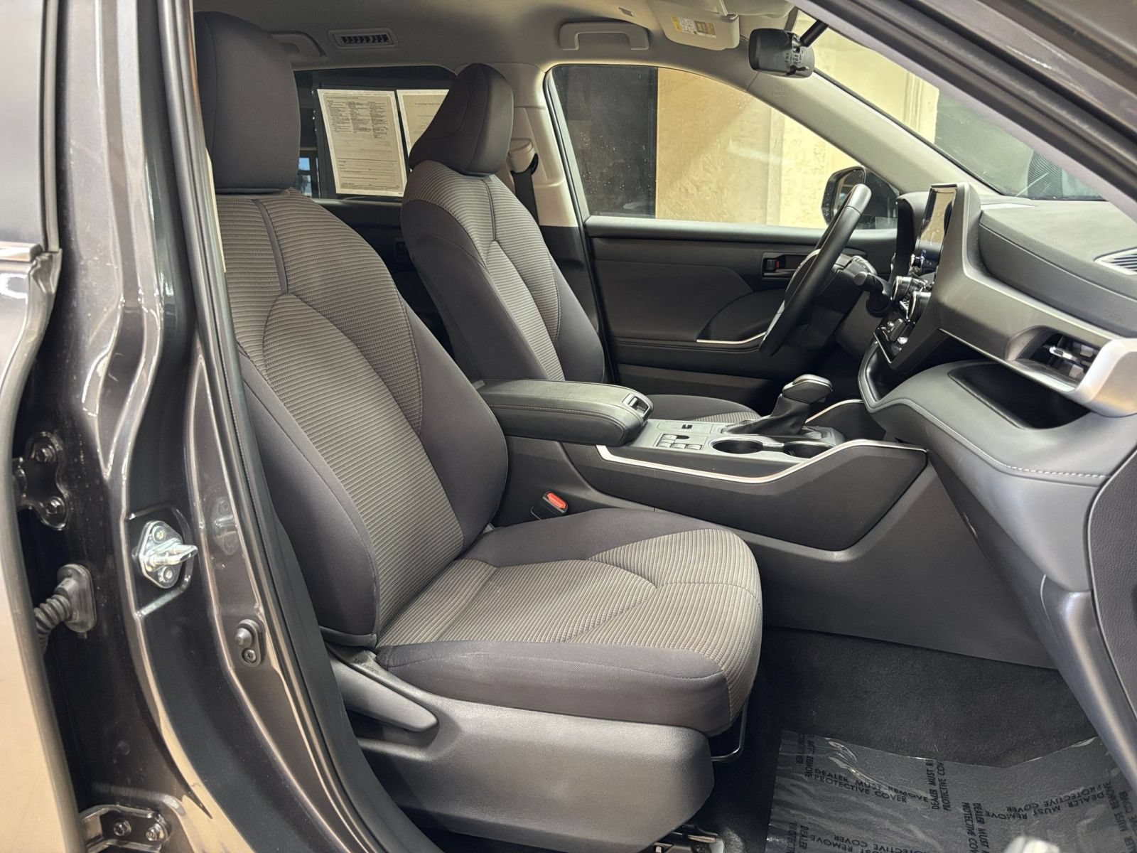 Used 2025 Toyota Highlander LE FWD image 38