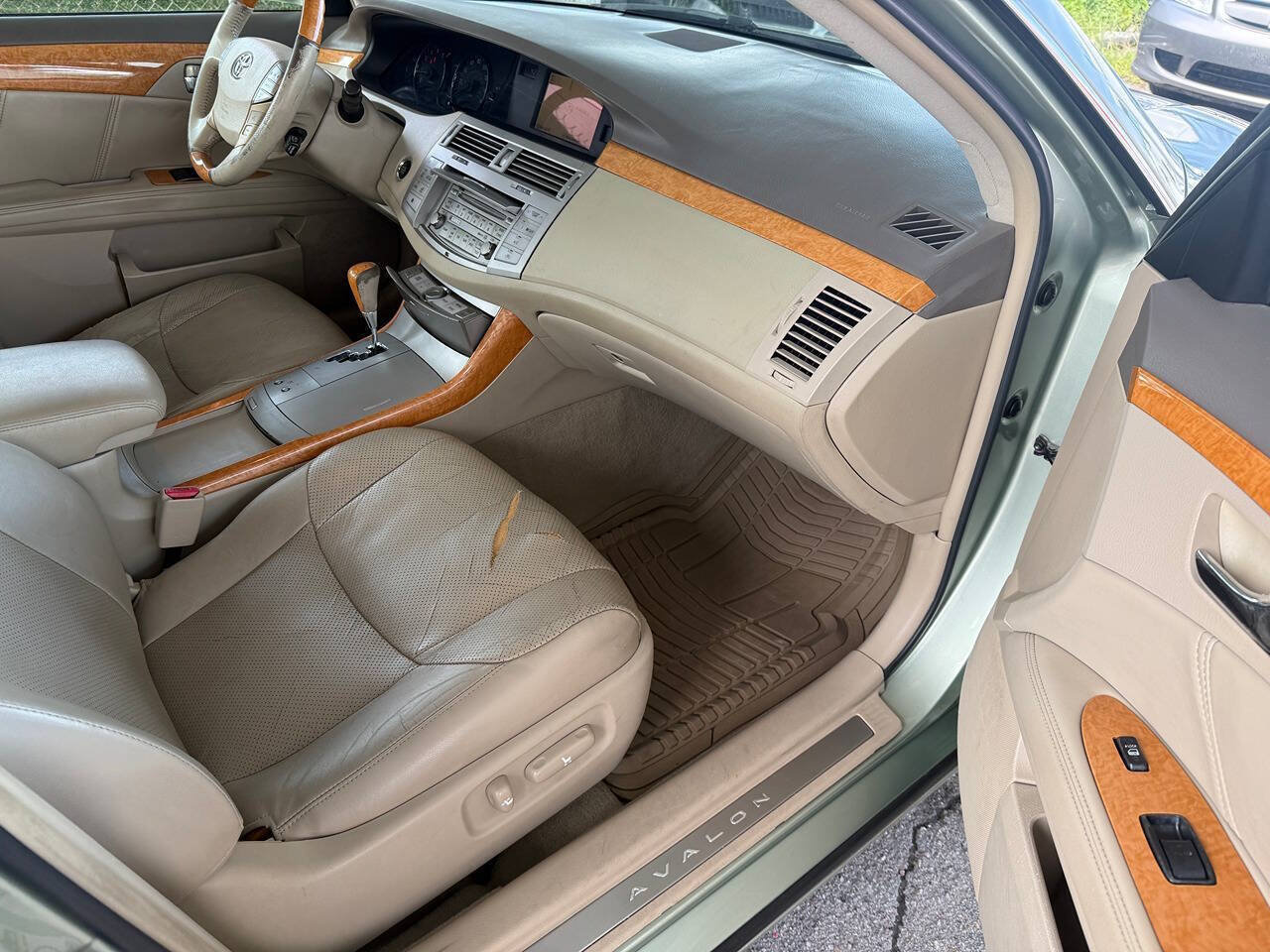 Used 2005 Toyota Avalon Limited FWD image 10