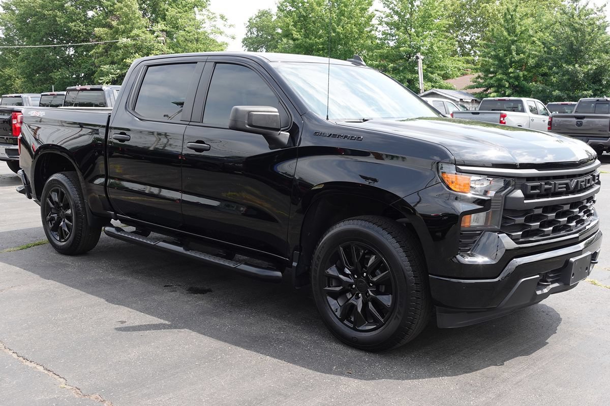Used 2024 Chevrolet Silverado 1500 Custom w/ LPO, Dark Essentials Package AWD/4WD image 4