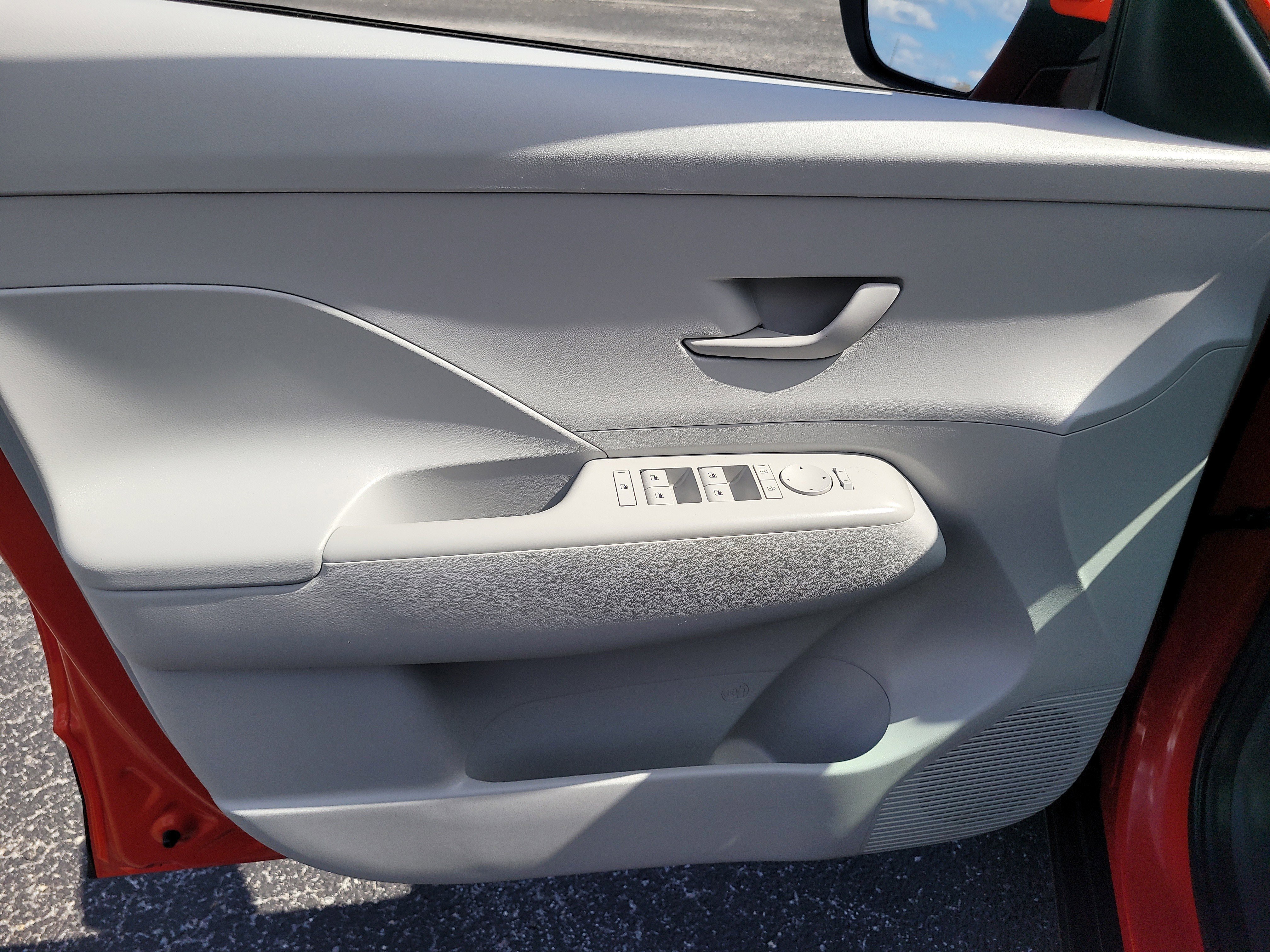 Used 2025 Hyundai Kona SEL image 17