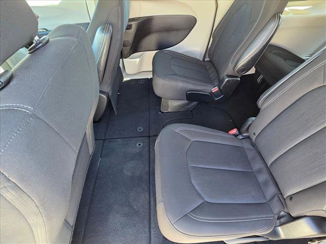 Used 2023 Chrysler Voyager LX image 17