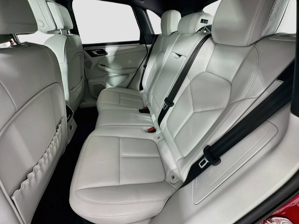 Certified 2023 Porsche Macan AWD/4WD image 24