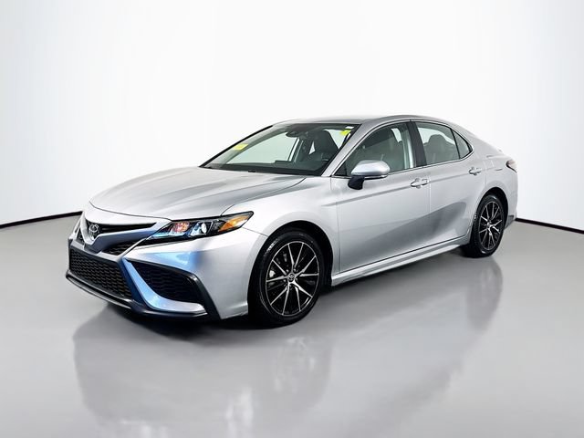 Used 2024 Toyota Camry SE FWD image 2