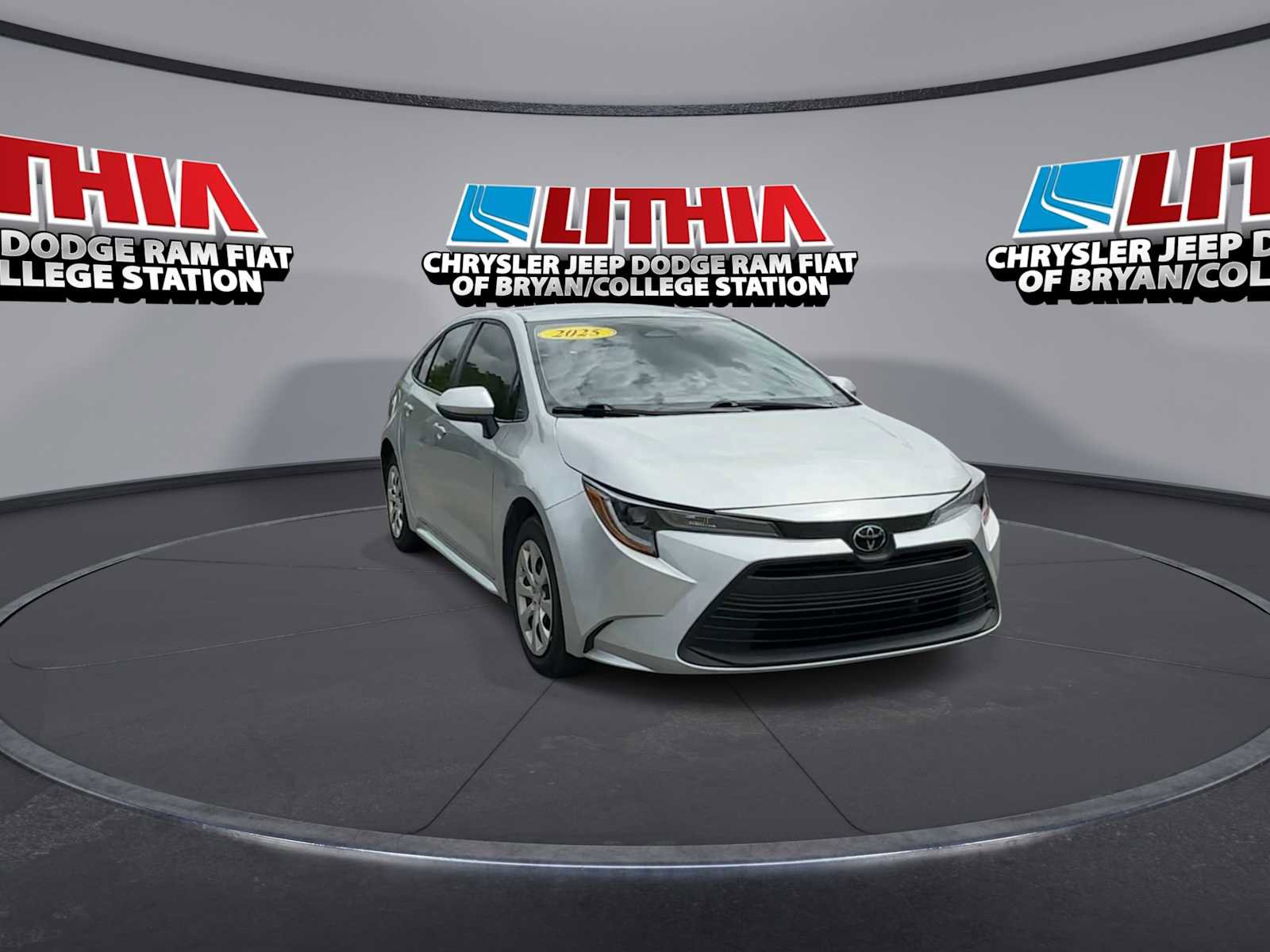 Used 2025 Toyota Corolla LE FWD video 2