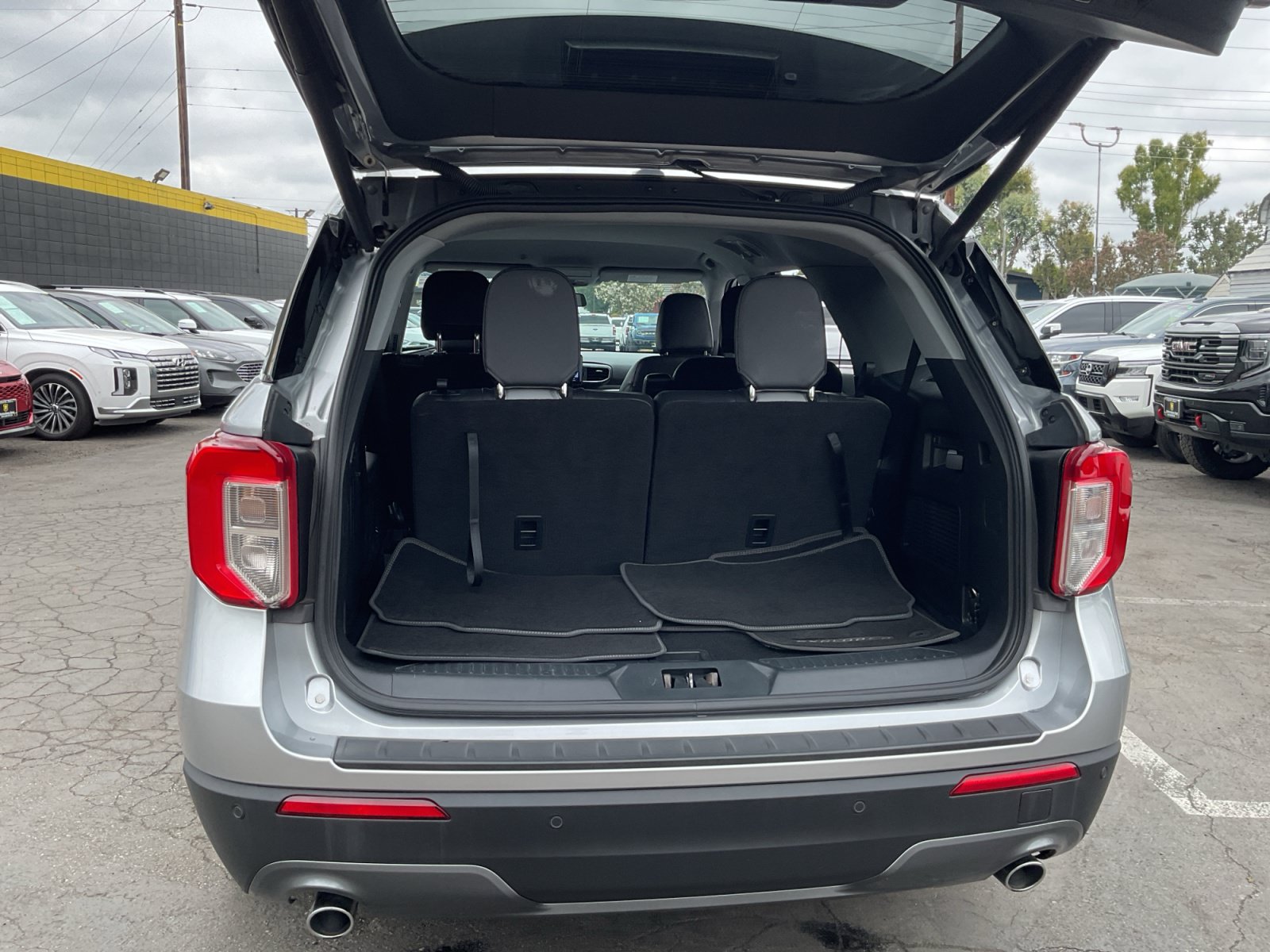 Used 2021 Ford Explorer XLT w/ Equipment Group 202A RWD image 25